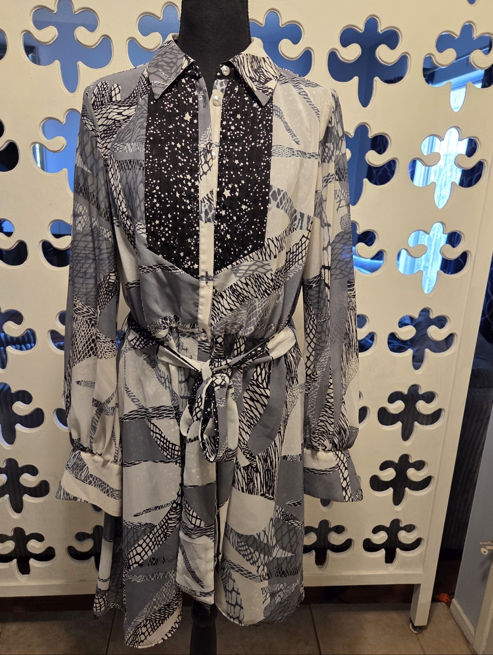 Kirna Zabete Black & Gray Printed Tie-Waist Shirt Dress